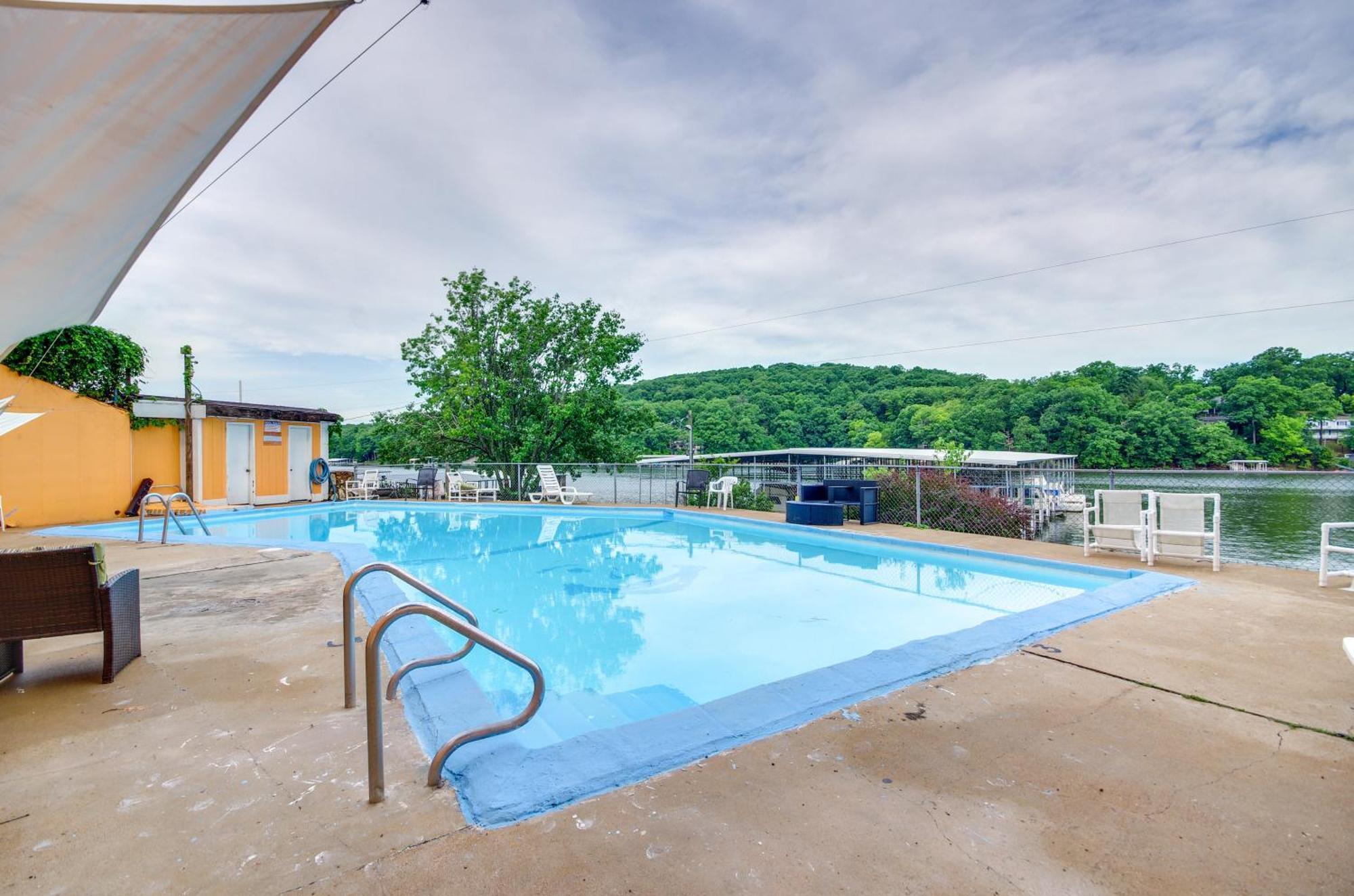 Cozy Lake Ozark Condo Rental With Grill, Pool Access Kültér fotó
