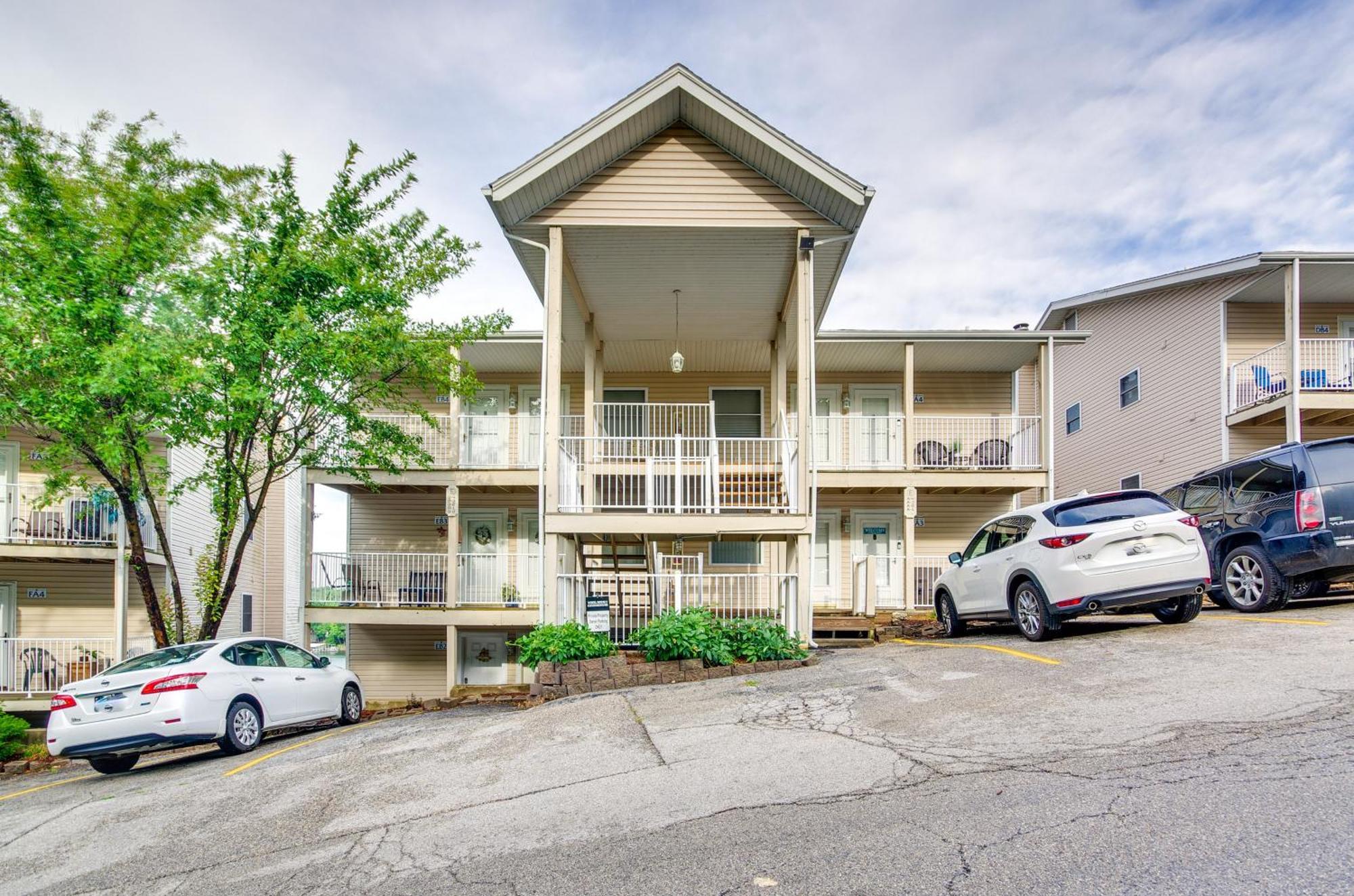 Cozy Lake Ozark Condo Rental With Grill, Pool Access Kültér fotó