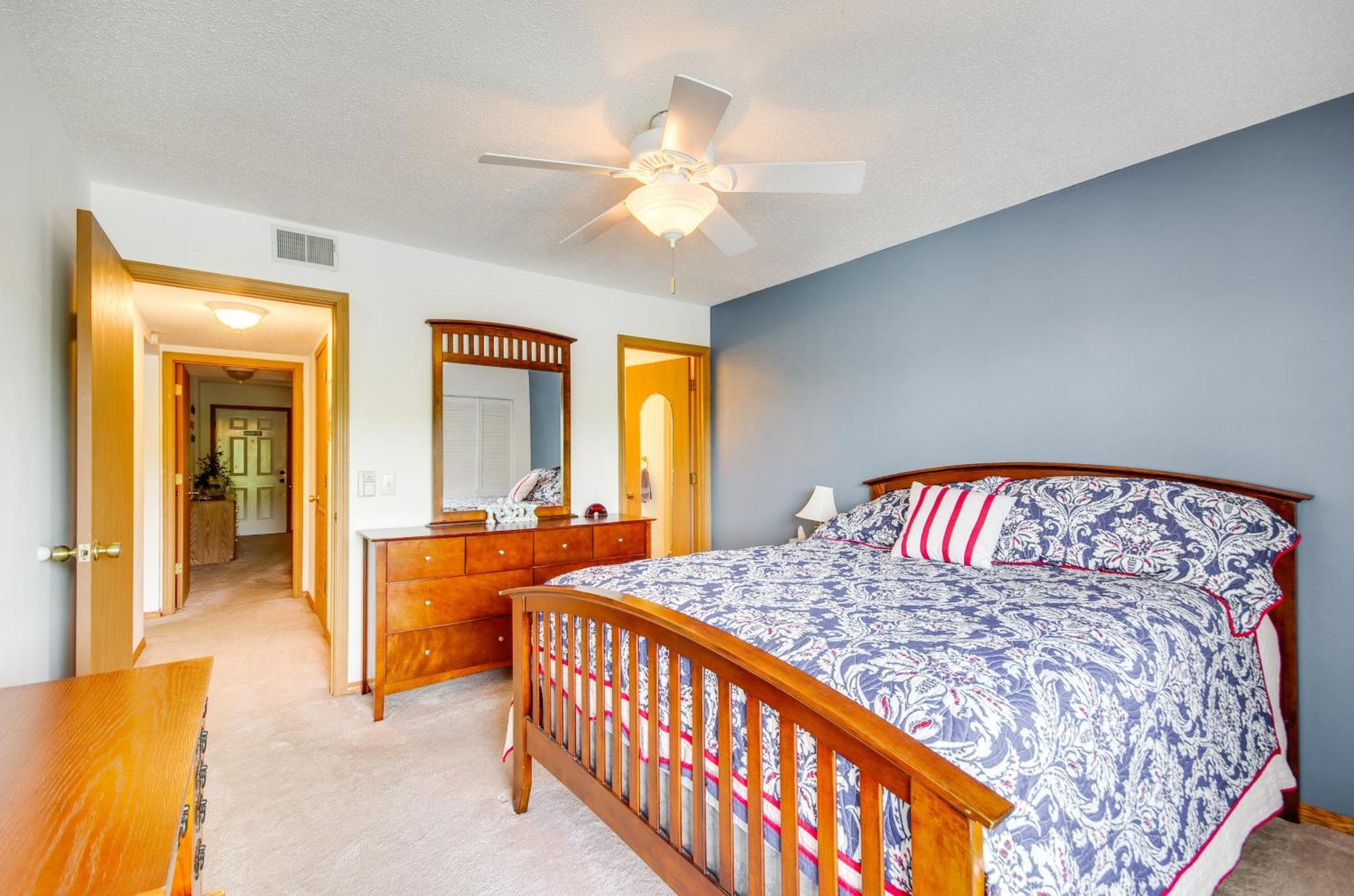 Cozy Lake Ozark Condo Rental With Grill, Pool Access Kültér fotó