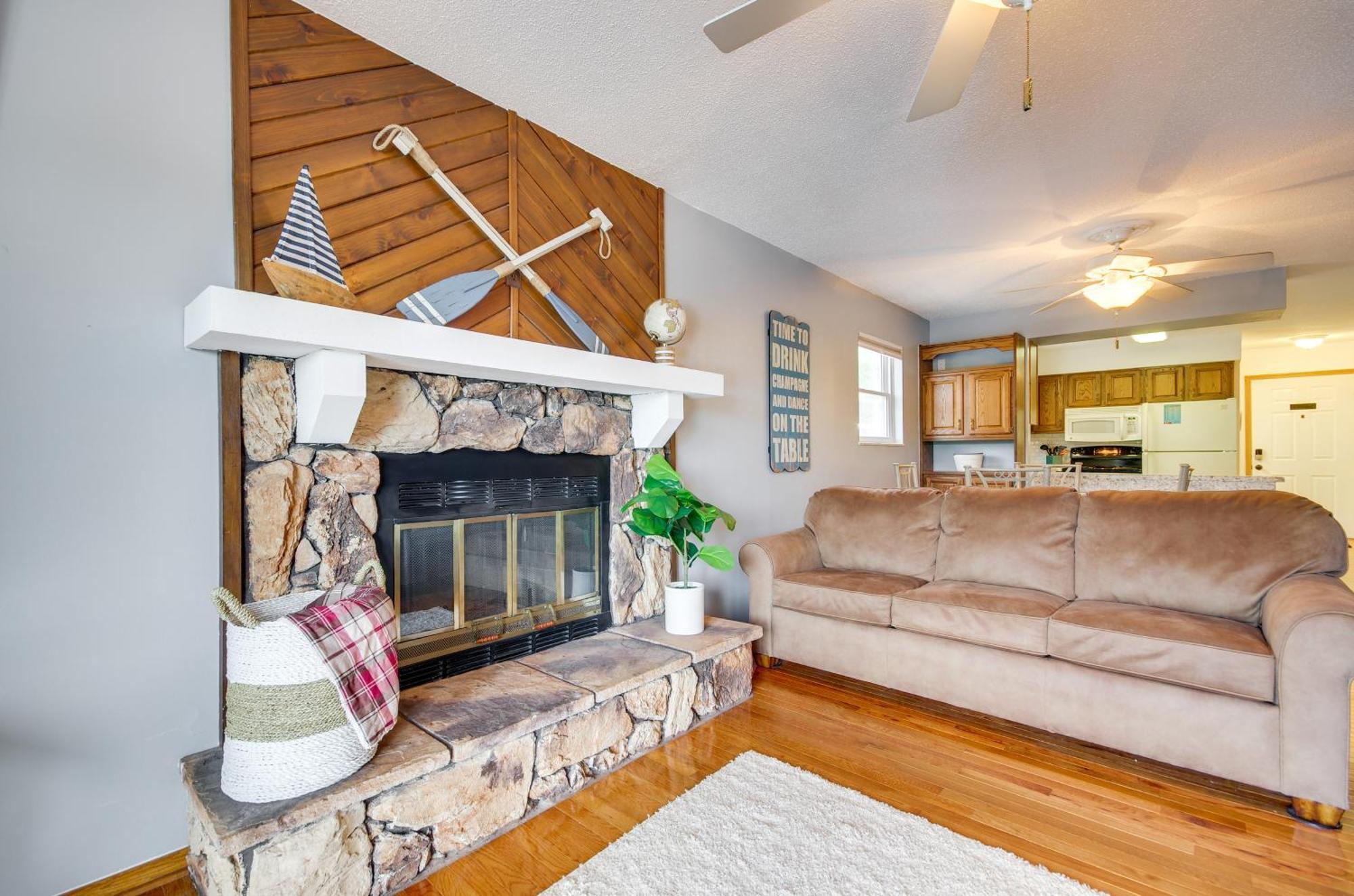 Cozy Lake Ozark Condo Rental With Grill, Pool Access Kültér fotó