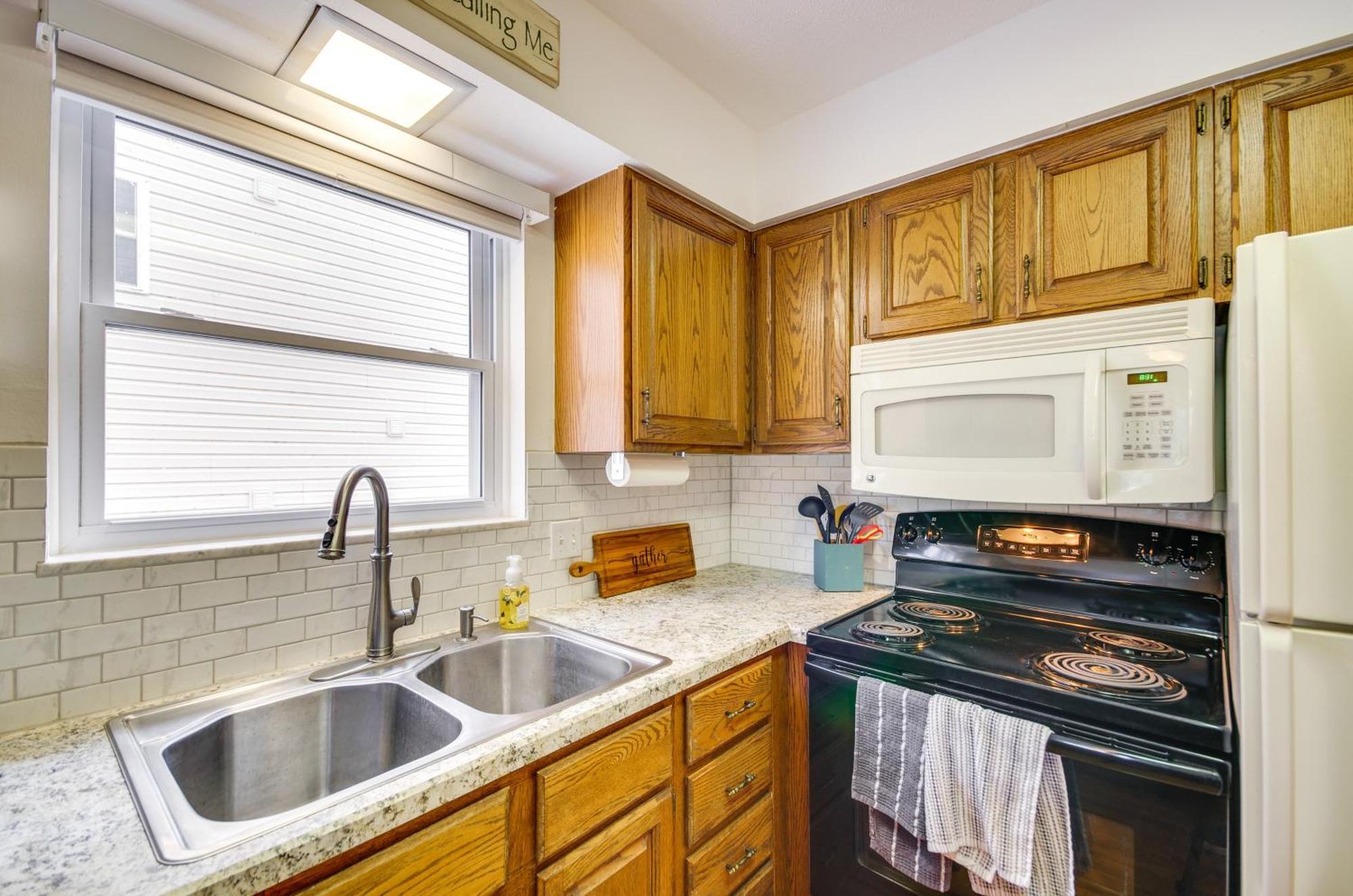 Cozy Lake Ozark Condo Rental With Grill, Pool Access Kültér fotó